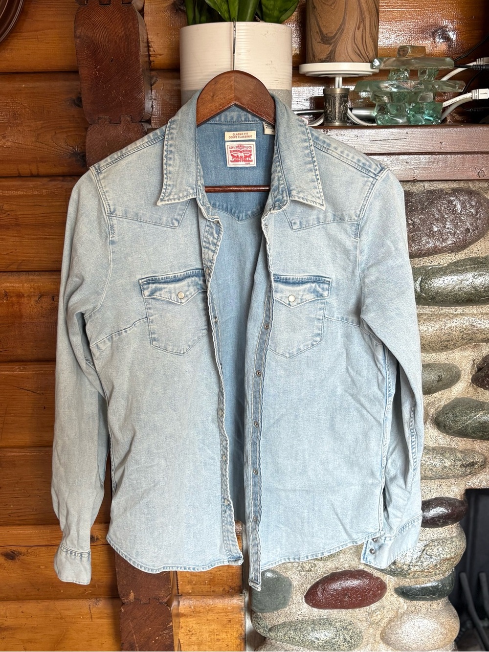 Levi’s Ultimate Western Light Wash Denim Pearl Snap Long Sleeve Shirt M